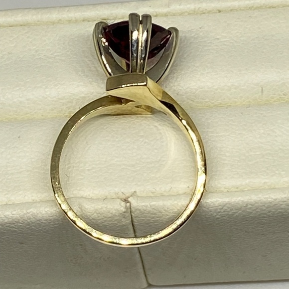 NWOT 14K Yellow Gold Cushion Cut Garnet Ring - Picture 3 of 6